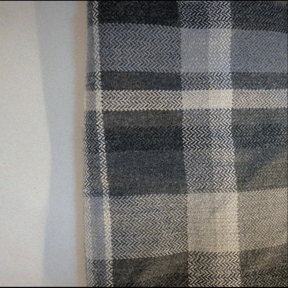 Cozy Plaid Warm Grey Scarf - Picture 2 of 3